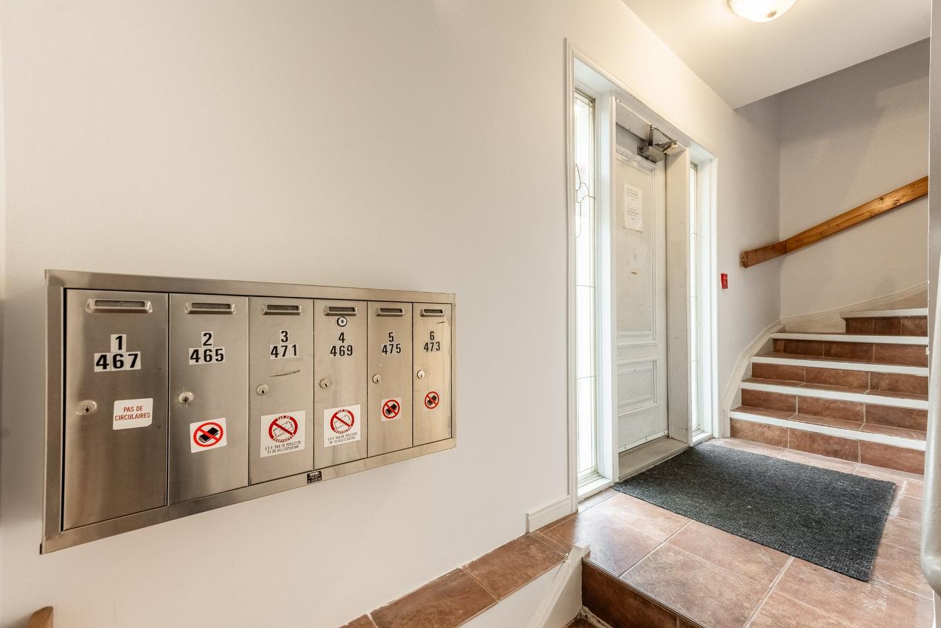 Hall d'entrée/Vestibule - 473 Rue Lusignan, Montréal (Le Sud-Ouest), QC - Indoor Photo Showing Other Room