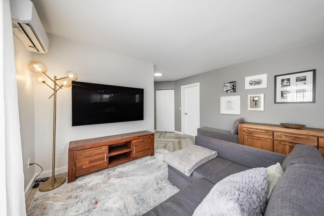 Salon - 473 Rue Lusignan, Montréal (Le Sud-Ouest), QC - Indoor Photo Showing Living Room