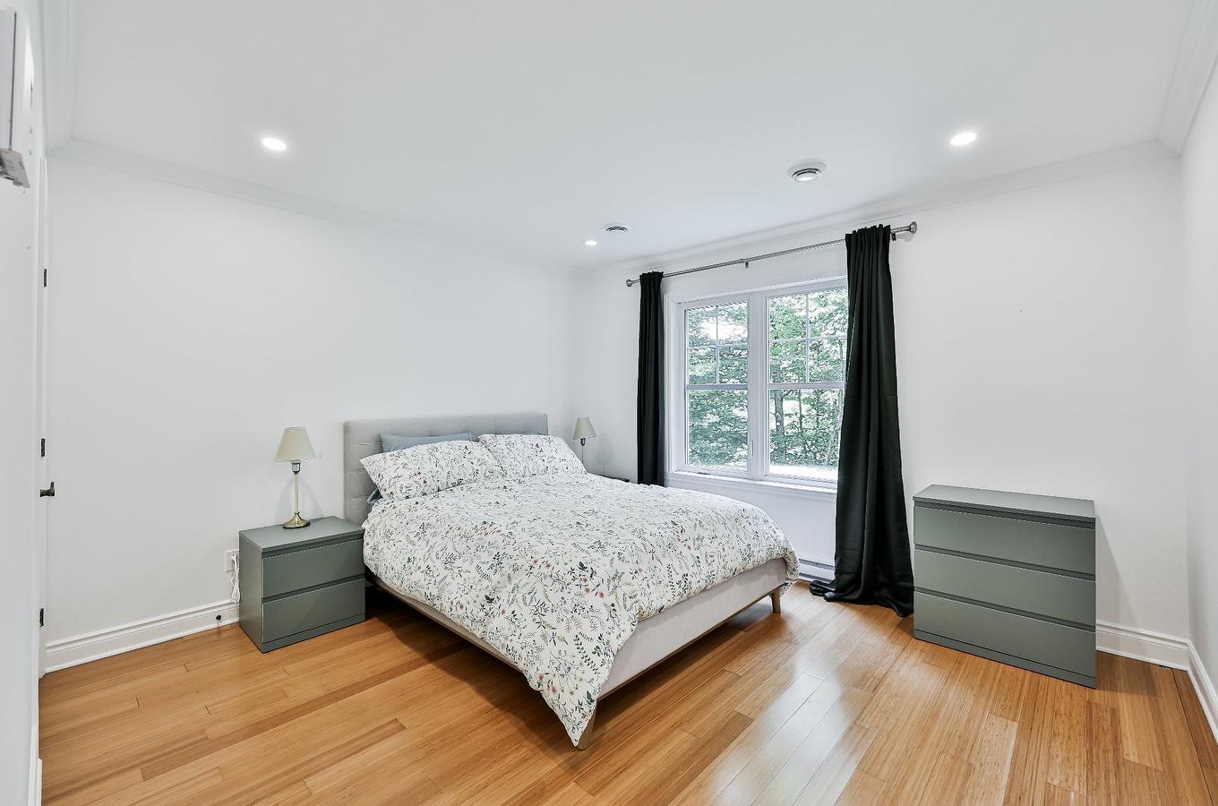 Primary bedroom - 298 Ch. De La Pinède, Piedmont, QC - Indoor Photo Showing Bedroom