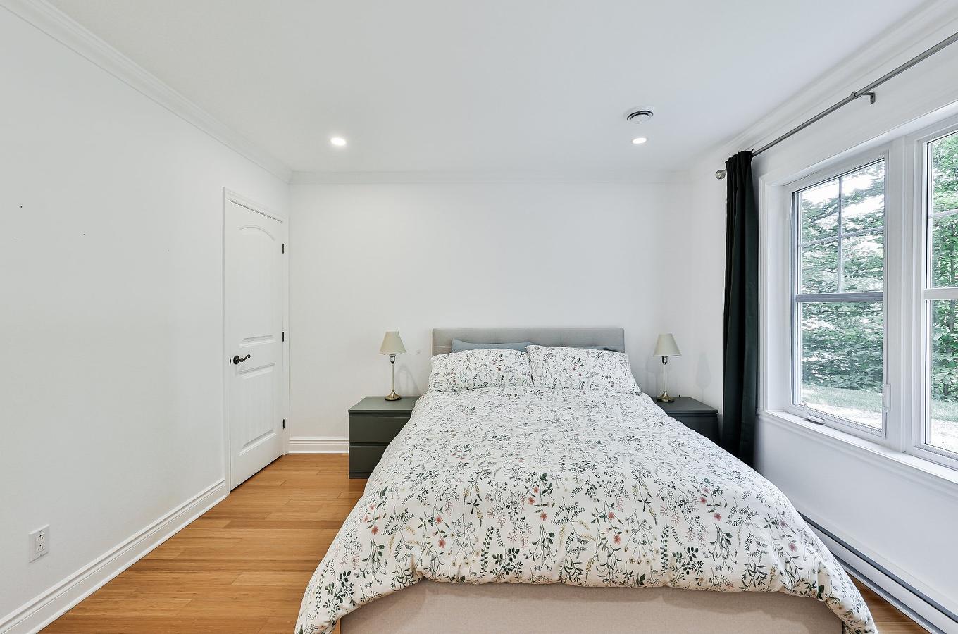 Bedroom - 298 Ch. De La Pinède, Piedmont, QC - Indoor Photo Showing Bedroom