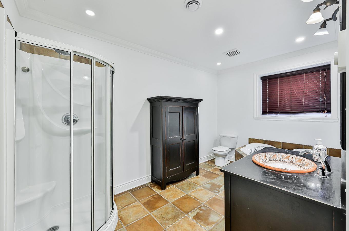 Bathroom - 298 Ch. De La Pinède, Piedmont, QC - Indoor Photo Showing Bathroom