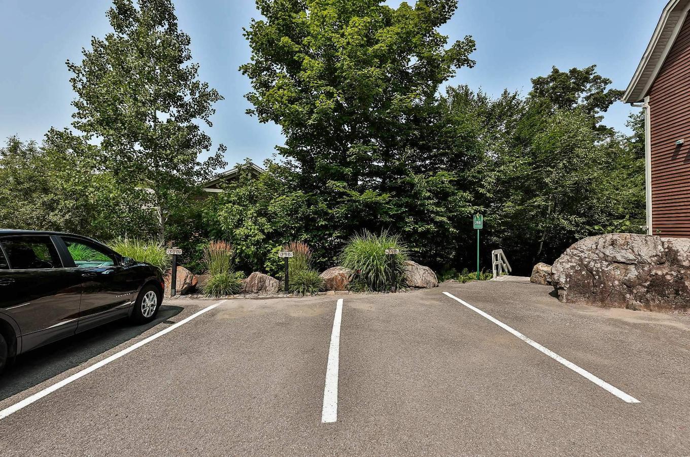 Parking - 298 Ch. De La Pinède, Piedmont, QC - Outdoor