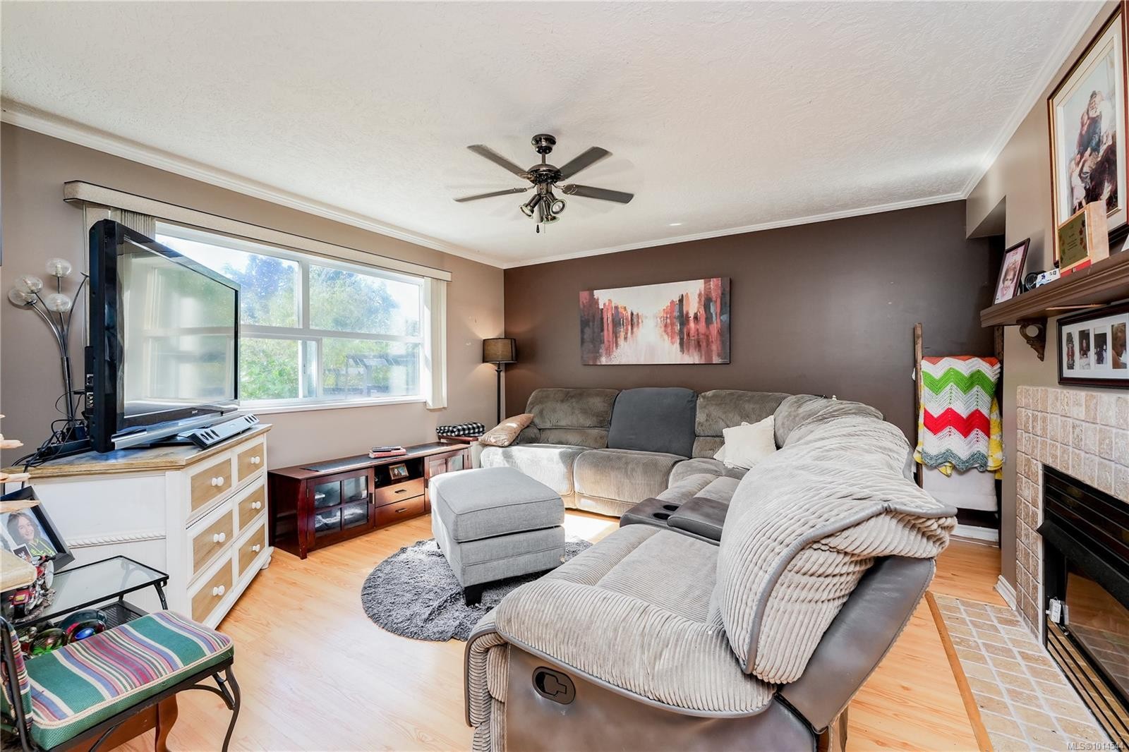 6978 Larkspur Rd, Sooke, BC - Indoor Photo Showing Living Room With Fireplace