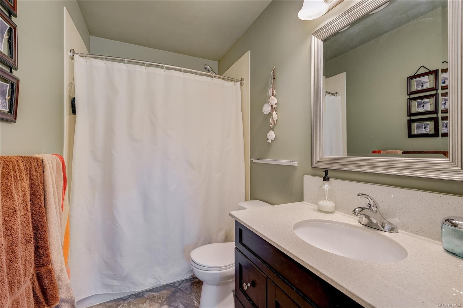 6978 Larkspur Rd, Sooke, BC - Indoor Photo Showing Bathroom