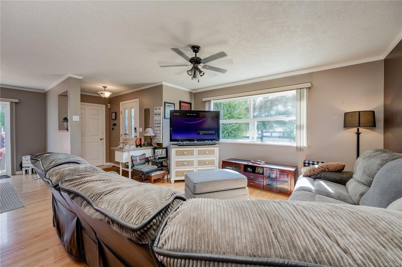 6978 Larkspur Rd, Sooke, BC - Indoor Photo Showing Living Room