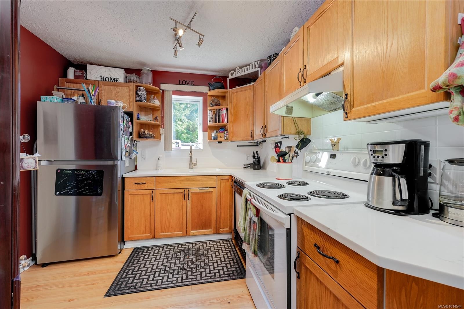 6978 Larkspur Rd, Sooke, BC - Indoor Photo Showing Kitchen