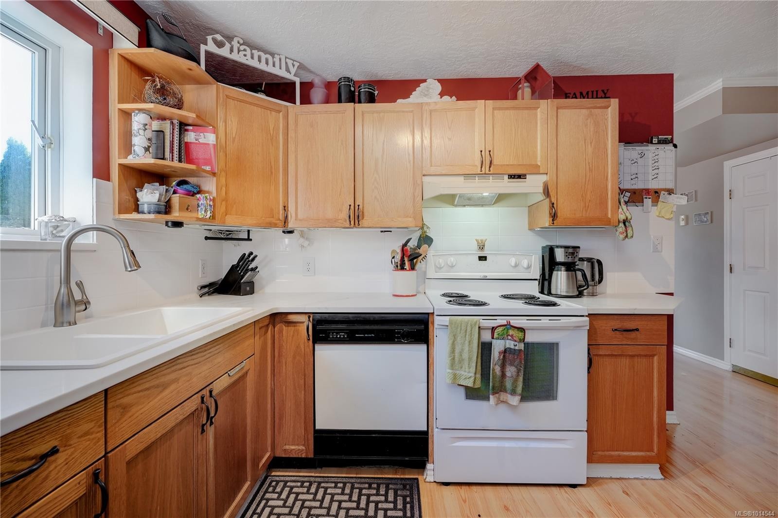 6978 Larkspur Rd, Sooke, BC - Indoor Photo Showing Kitchen