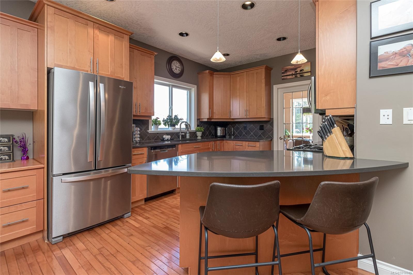 1204 Knockan Pl, Saanich, BC