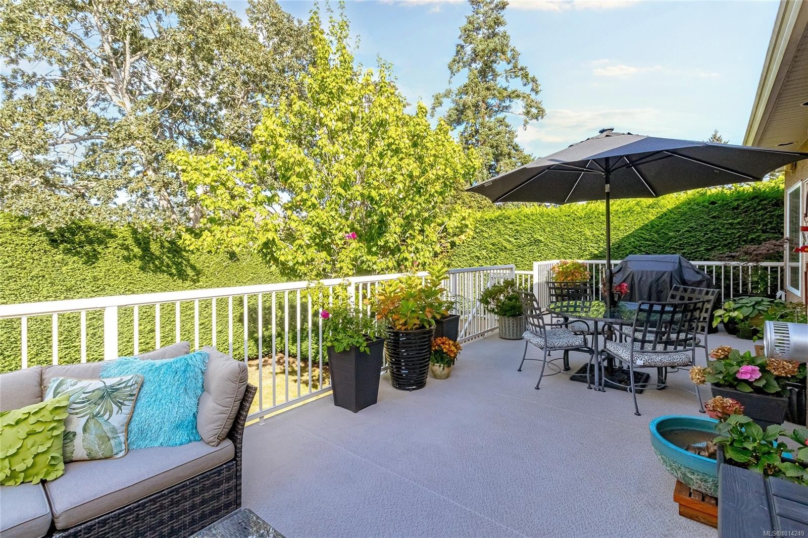 1204 Knockan Pl, Saanich, BC