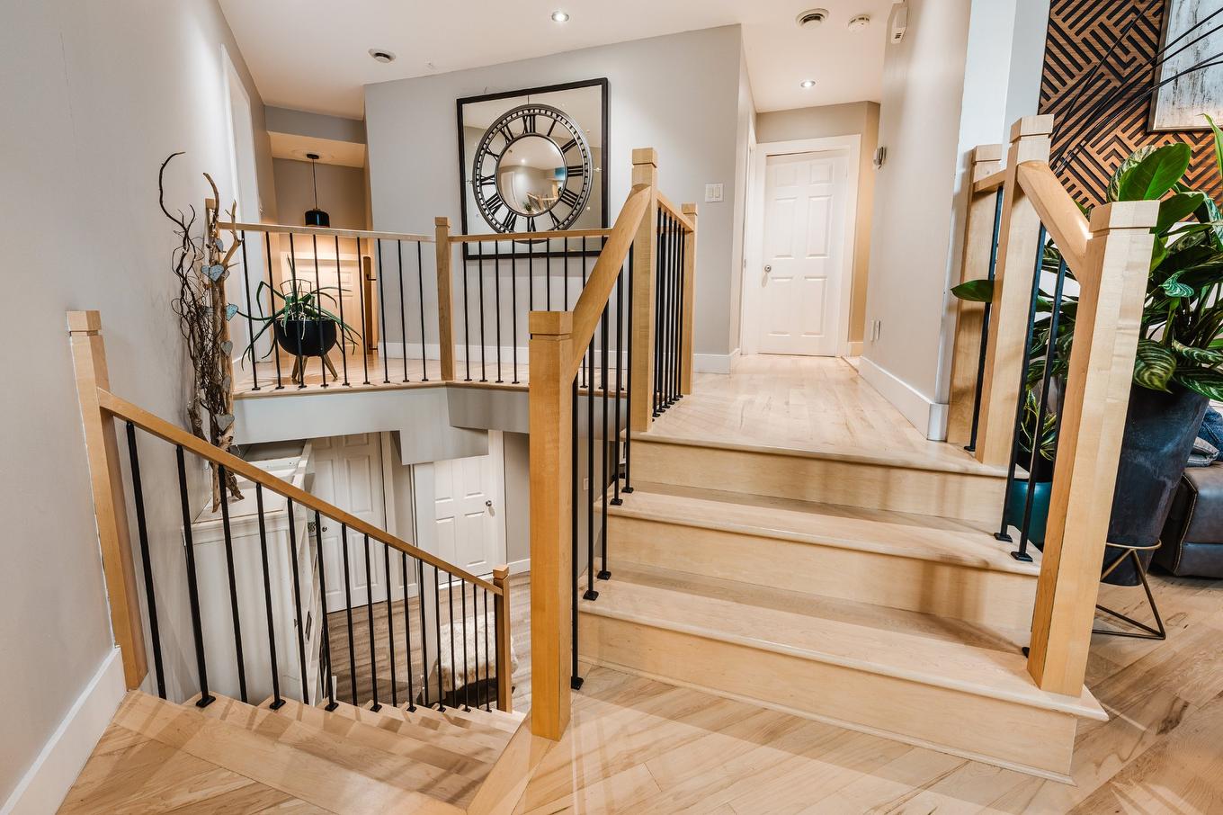 Staircase - 14 Rue De L'Anse, Saint-Jean-Sur-Richelieu, QC - Indoor Photo Showing Other Room