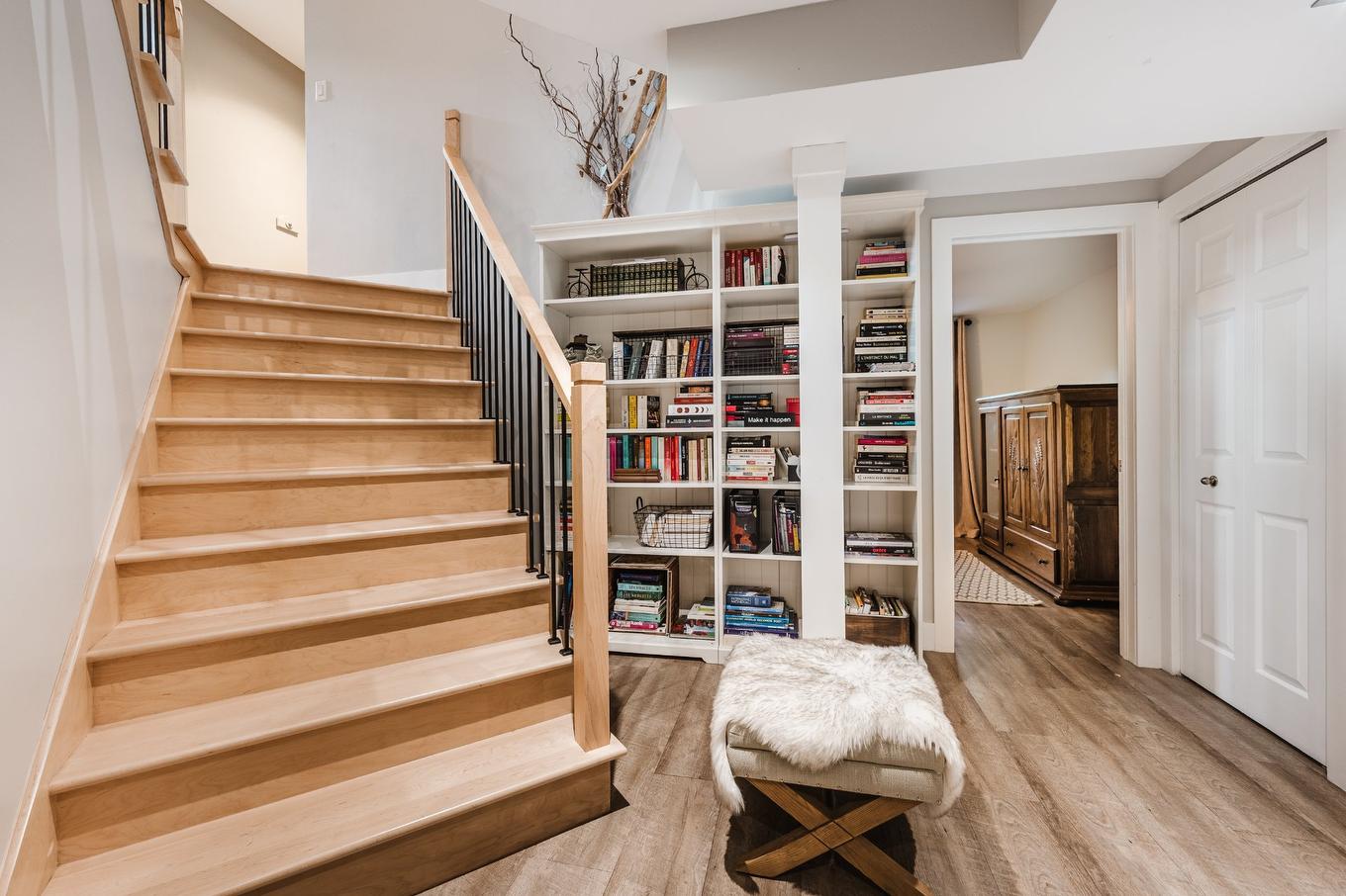 Staircase - 14 Rue De L'Anse, Saint-Jean-Sur-Richelieu, QC - Indoor Photo Showing Other Room