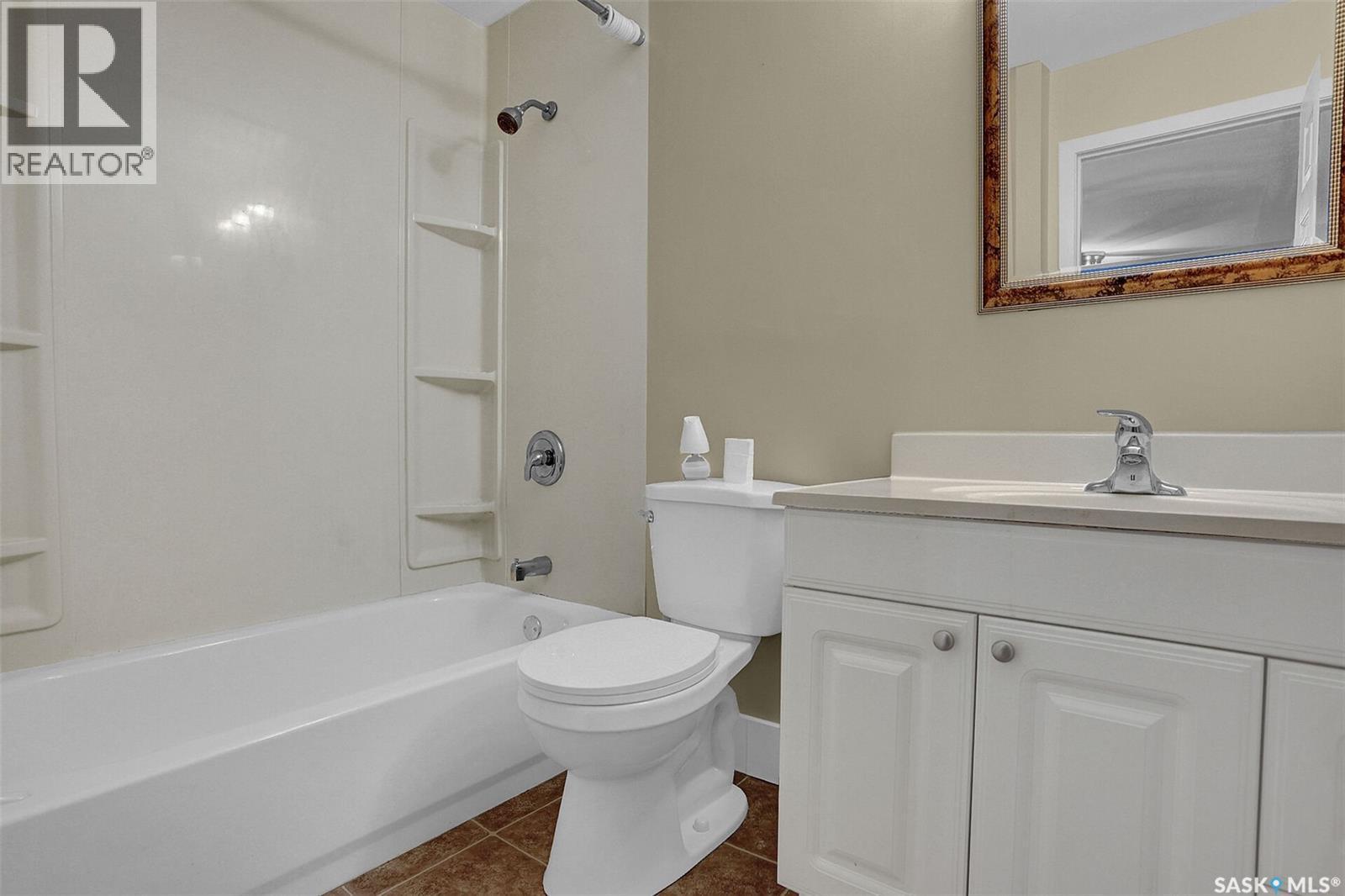13 2358 Rae Street, Regina, SK - Indoor Photo Showing Bathroom