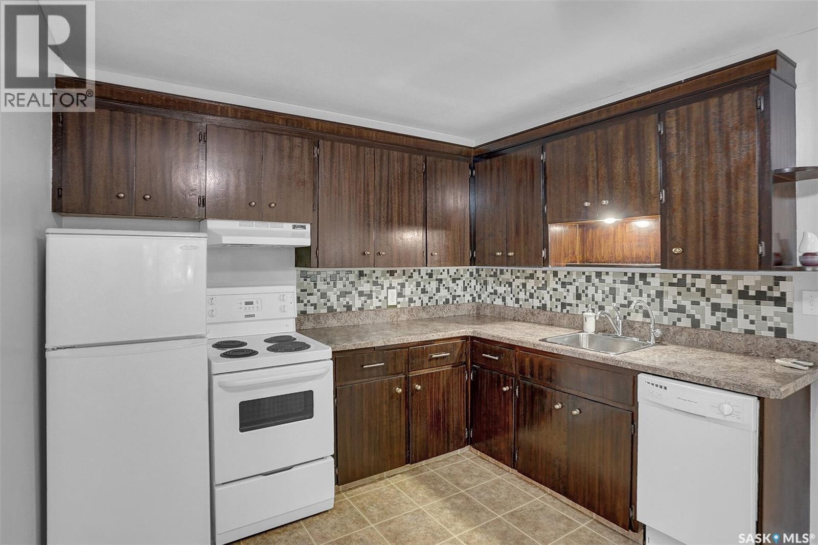 13 2358 Rae Street, Regina, SK - Indoor Photo Showing Kitchen