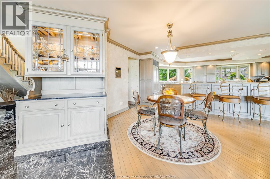 13018 Riverside Drive, Tecumseh, ON - Indoor Photo Showing Dining Room