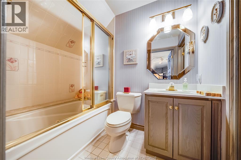 13018 Riverside Drive, Tecumseh, ON - Indoor Photo Showing Bathroom