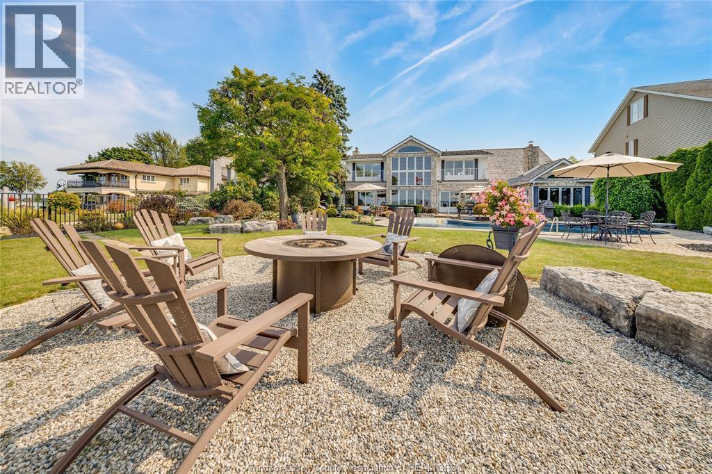 13018 Riverside Drive, Tecumseh, ON - Outdoor