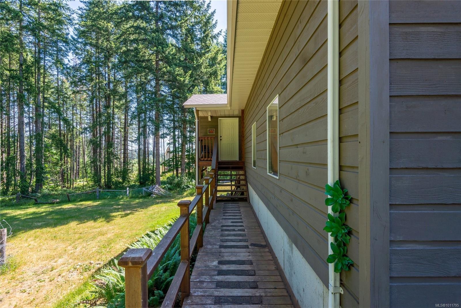 8598 Island Hwy North, Black Creek, BC