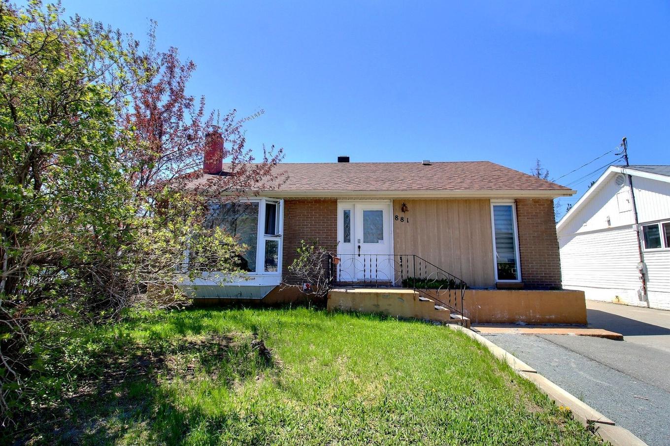 Frontage - 881 - 883 1Re Rue, Val-D'Or, QC - Outdoor