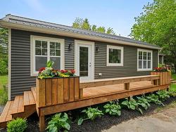 7 Daylily Lane Lake Charlotte, NS B0J 1L0