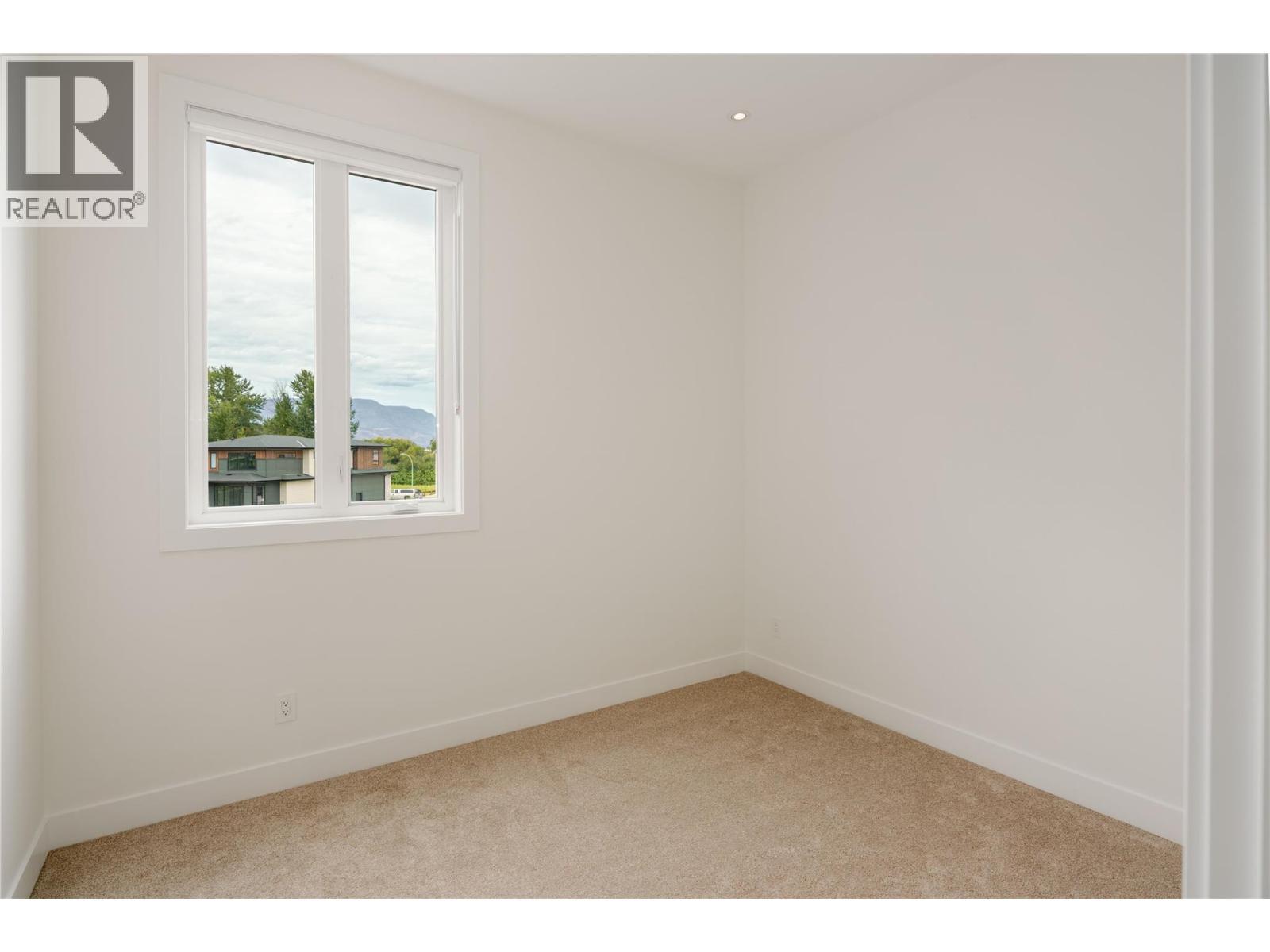 1004 Bull Crescent, Kelowna, BC - Indoor Photo Showing Other Room