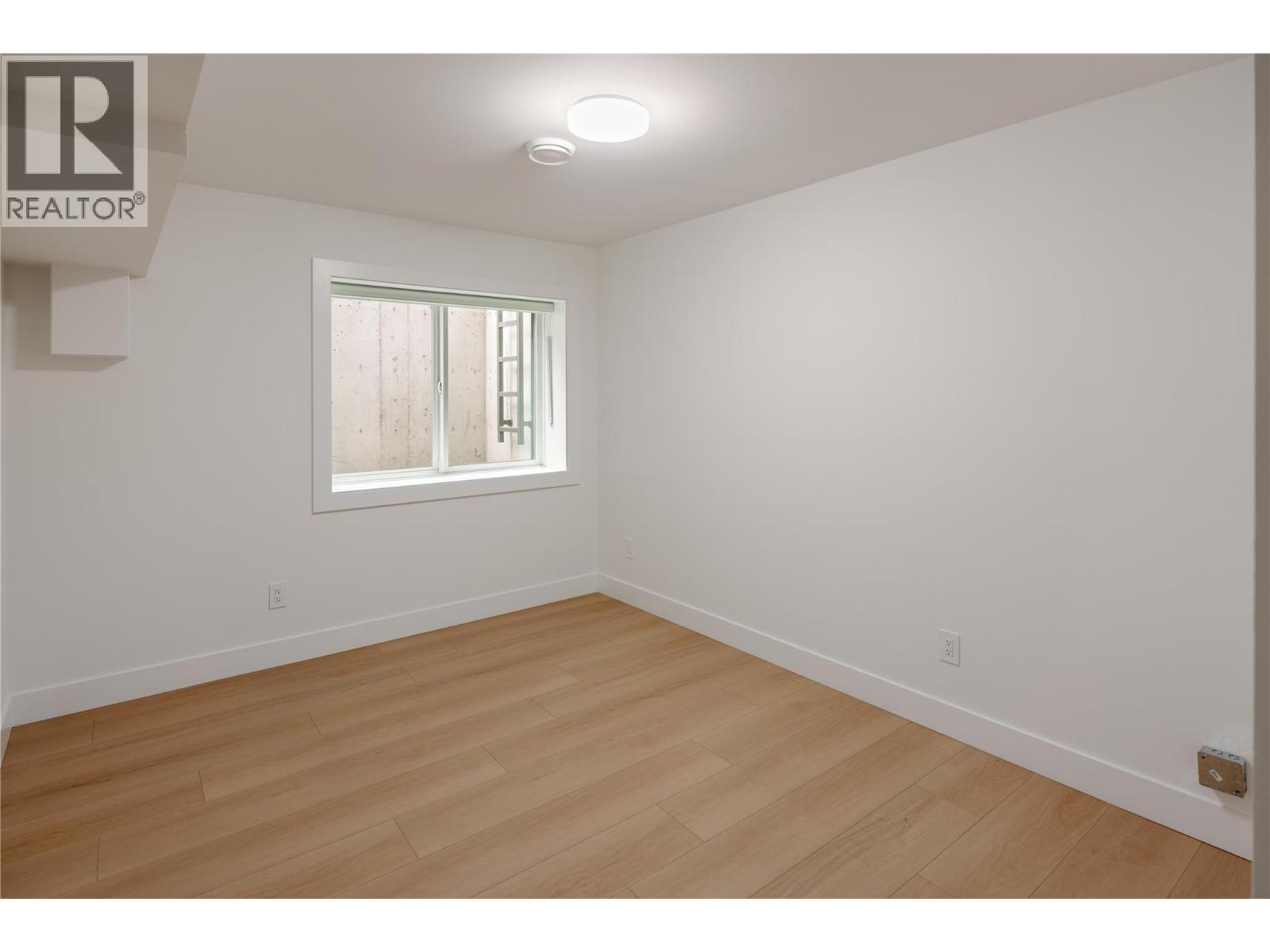 1004 Bull Crescent, Kelowna, BC - Indoor Photo Showing Other Room