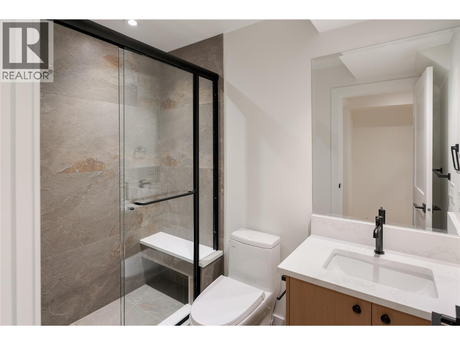 1004 Bull Crescent, Kelowna, BC - Indoor Photo Showing Bathroom