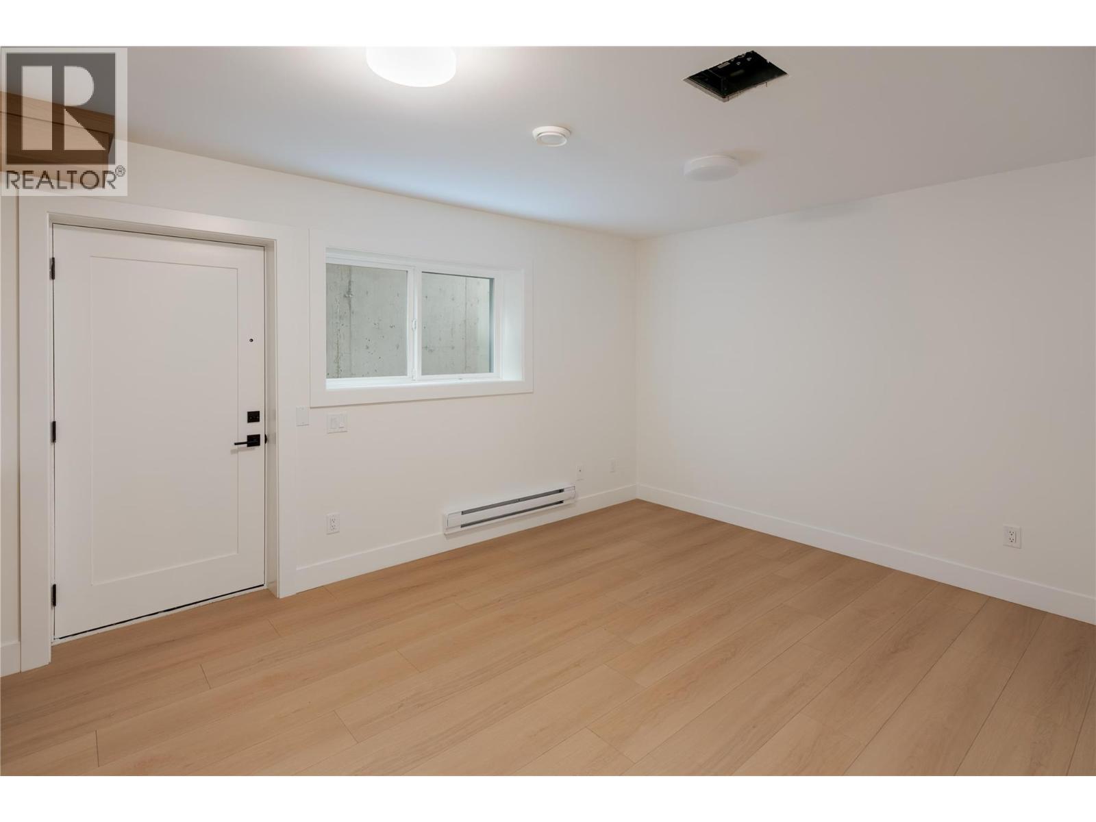 1004 Bull Crescent, Kelowna, BC - Indoor Photo Showing Other Room