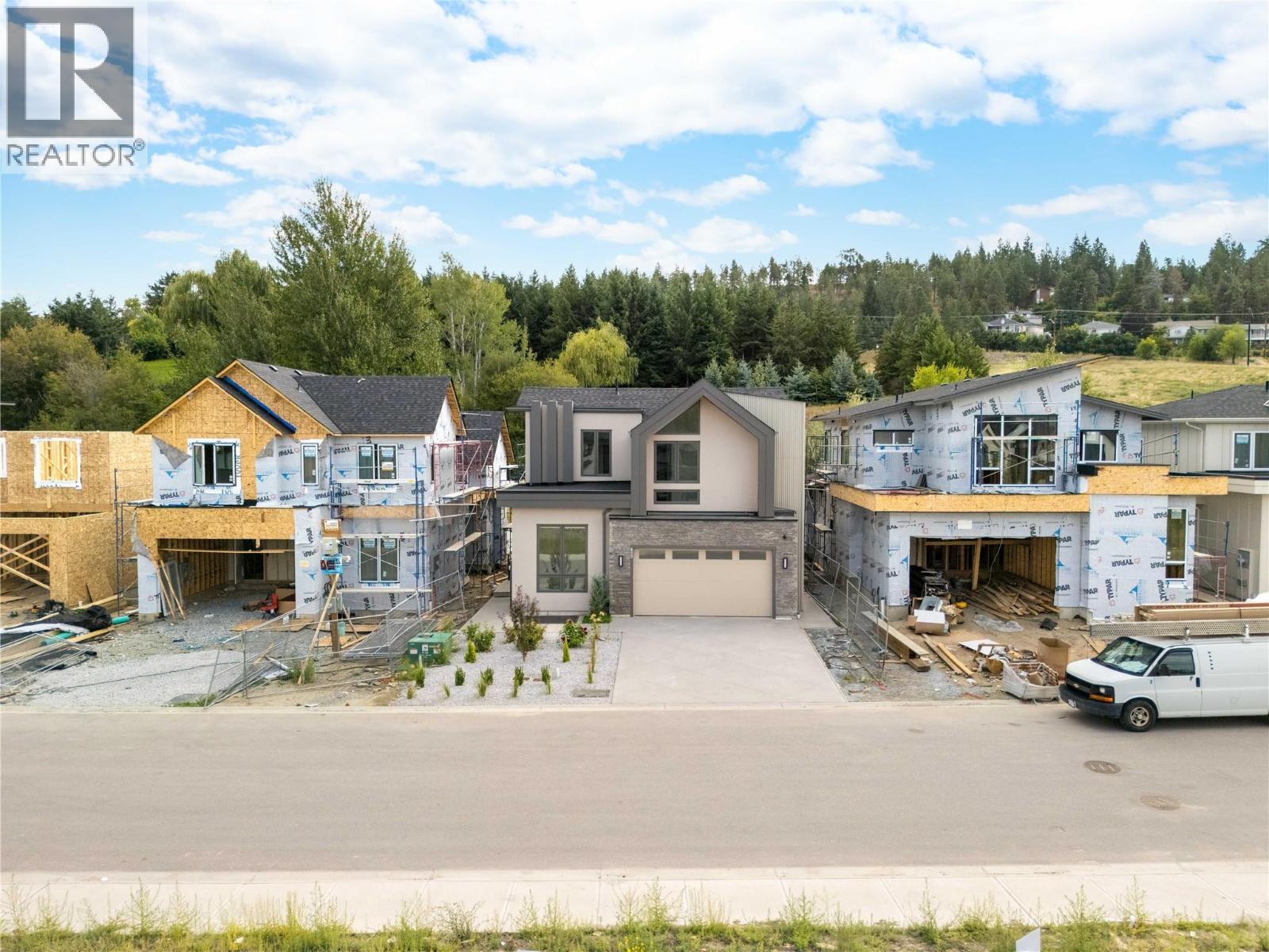 1004 Bull Crescent, Kelowna, BC - Outdoor With Facade