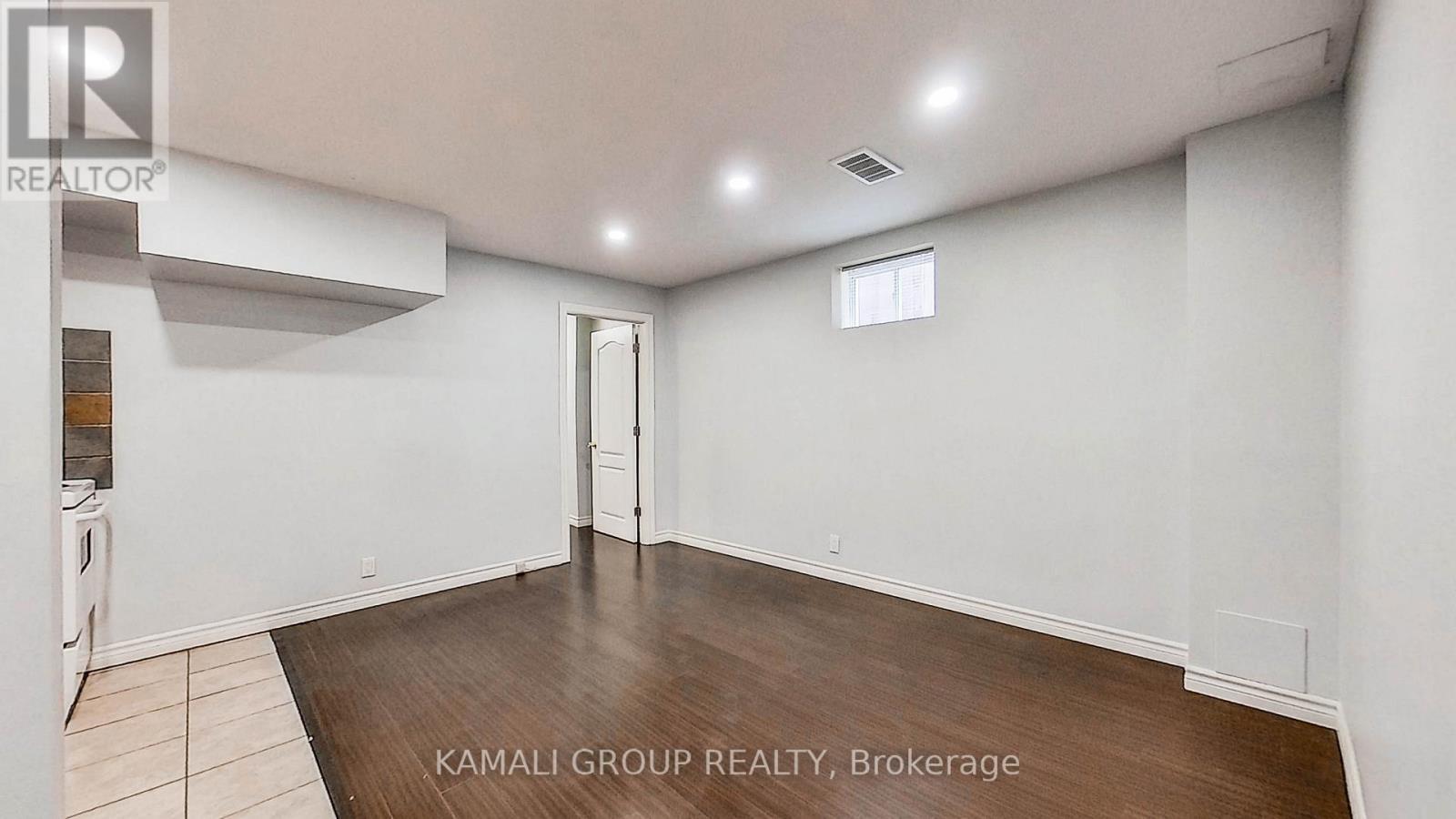 Potlights & Above-grade Windows - Bsmt #2 - 156 Townsgate Drive, Vaughan, ON - Indoor