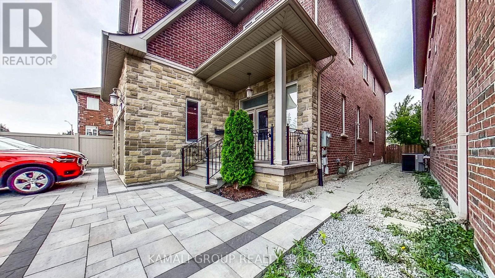 Bsmt #2 - 156 Townsgate Drive, Vaughan, ON - Outdoor