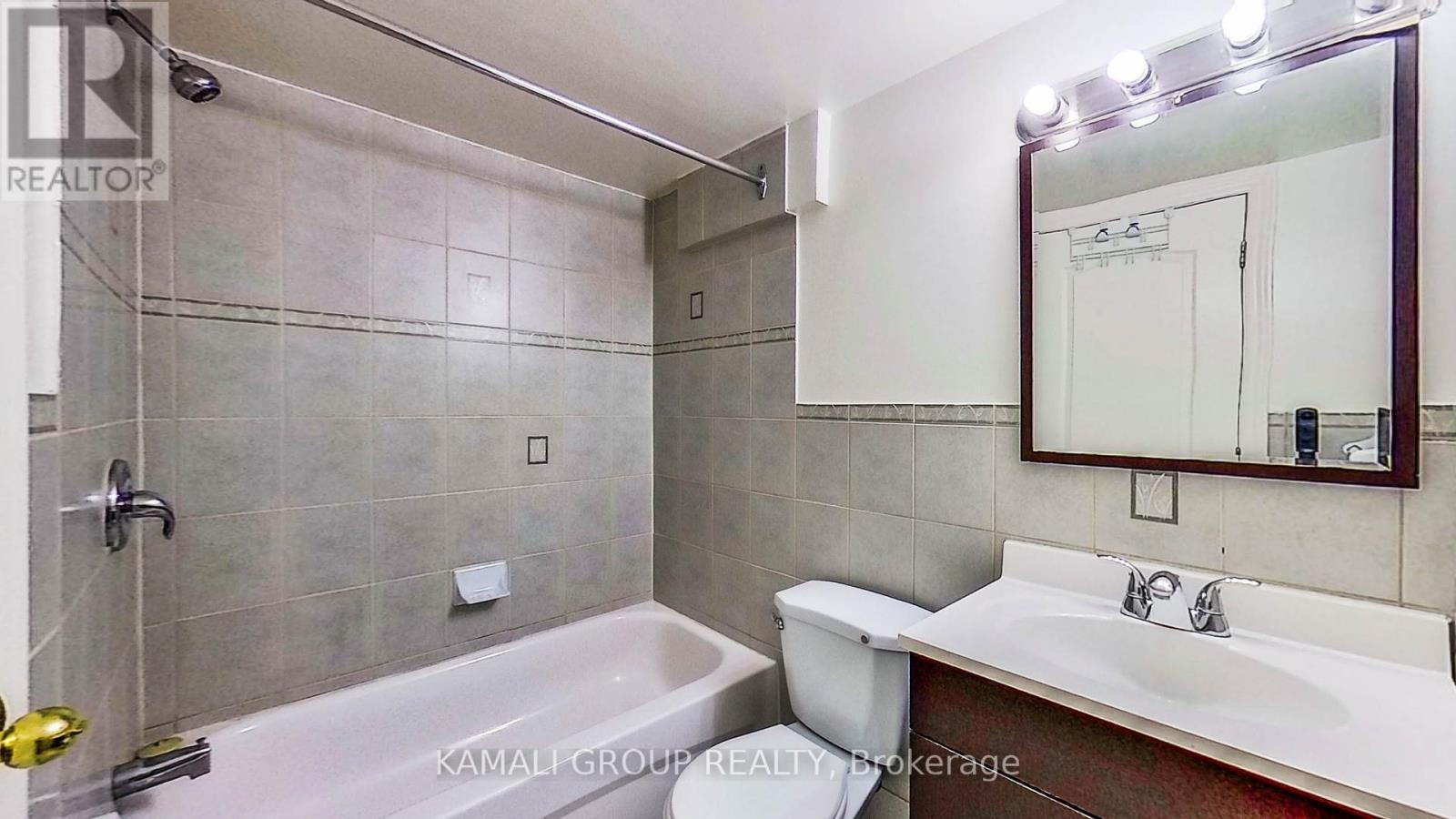 4 Piece Ensuite - Bsmt #2 - 156 Townsgate Drive, Vaughan, ON - Indoor Photo Showing Bathroom