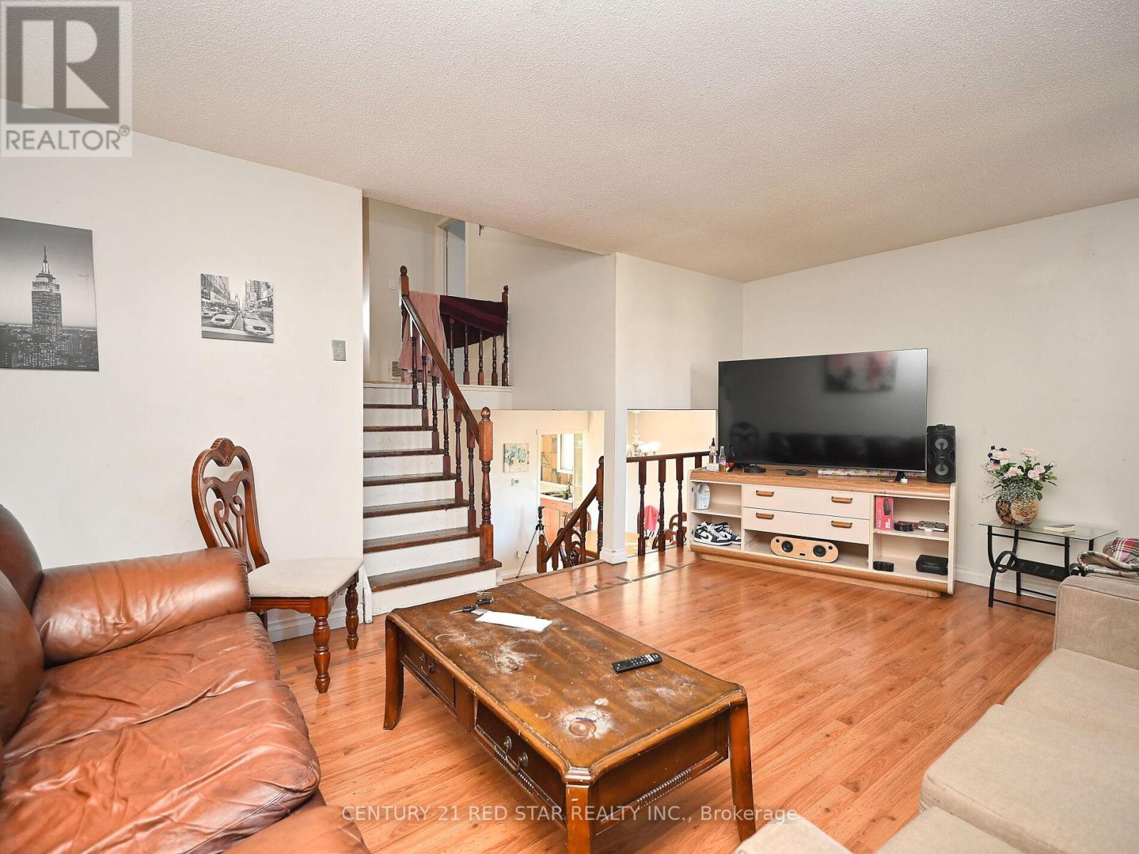 433 Hansen Road N, Brampton, ON - Indoor Photo Showing Living Room