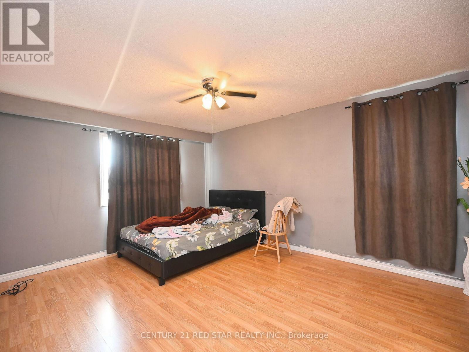 433 Hansen Road N, Brampton, ON - Indoor Photo Showing Bedroom