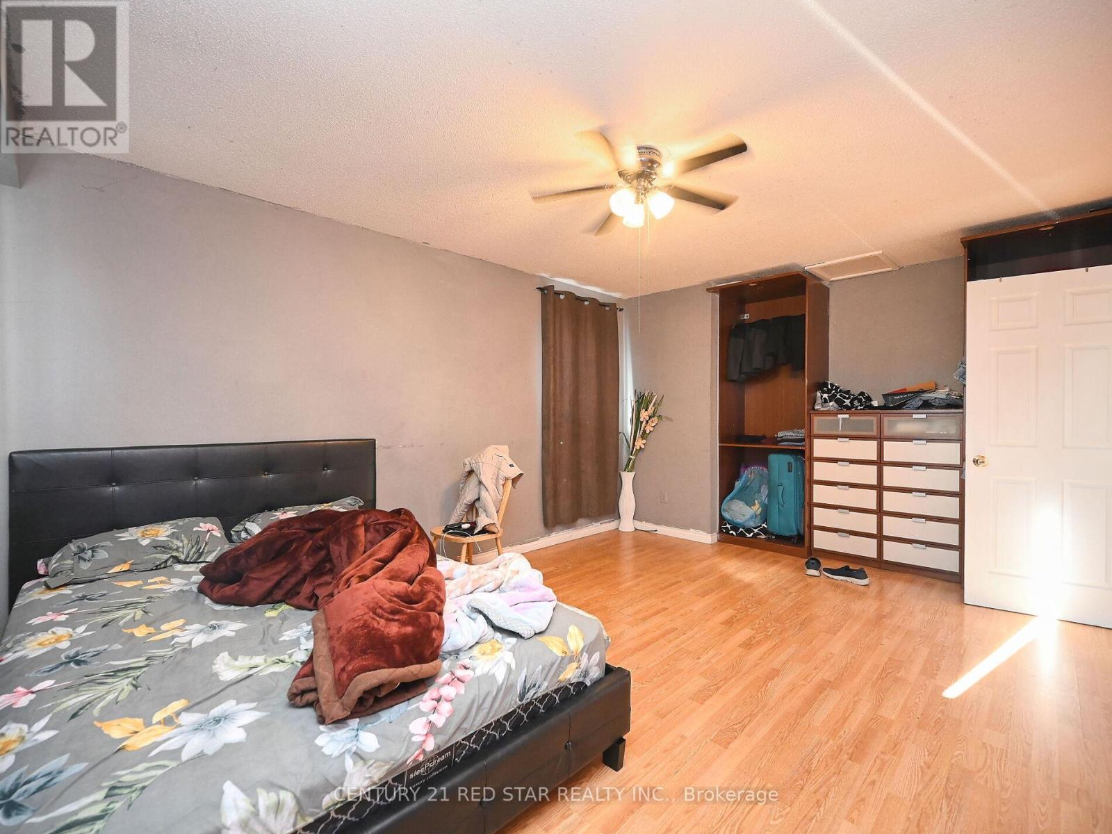 433 Hansen Road N, Brampton, ON - Indoor Photo Showing Bedroom