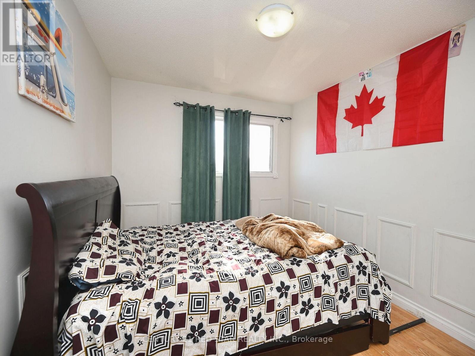 433 Hansen Road N, Brampton, ON - Indoor Photo Showing Bedroom