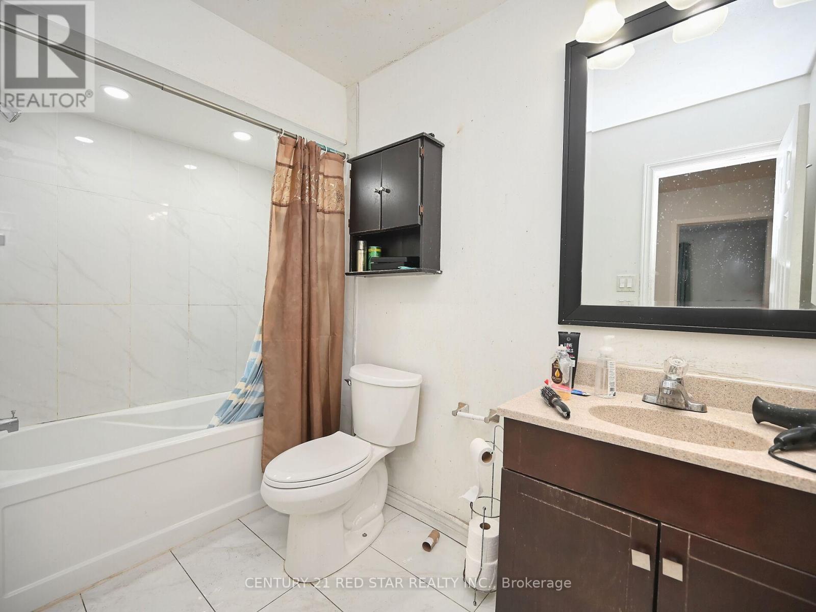 433 Hansen Road N, Brampton, ON - Indoor Photo Showing Bathroom