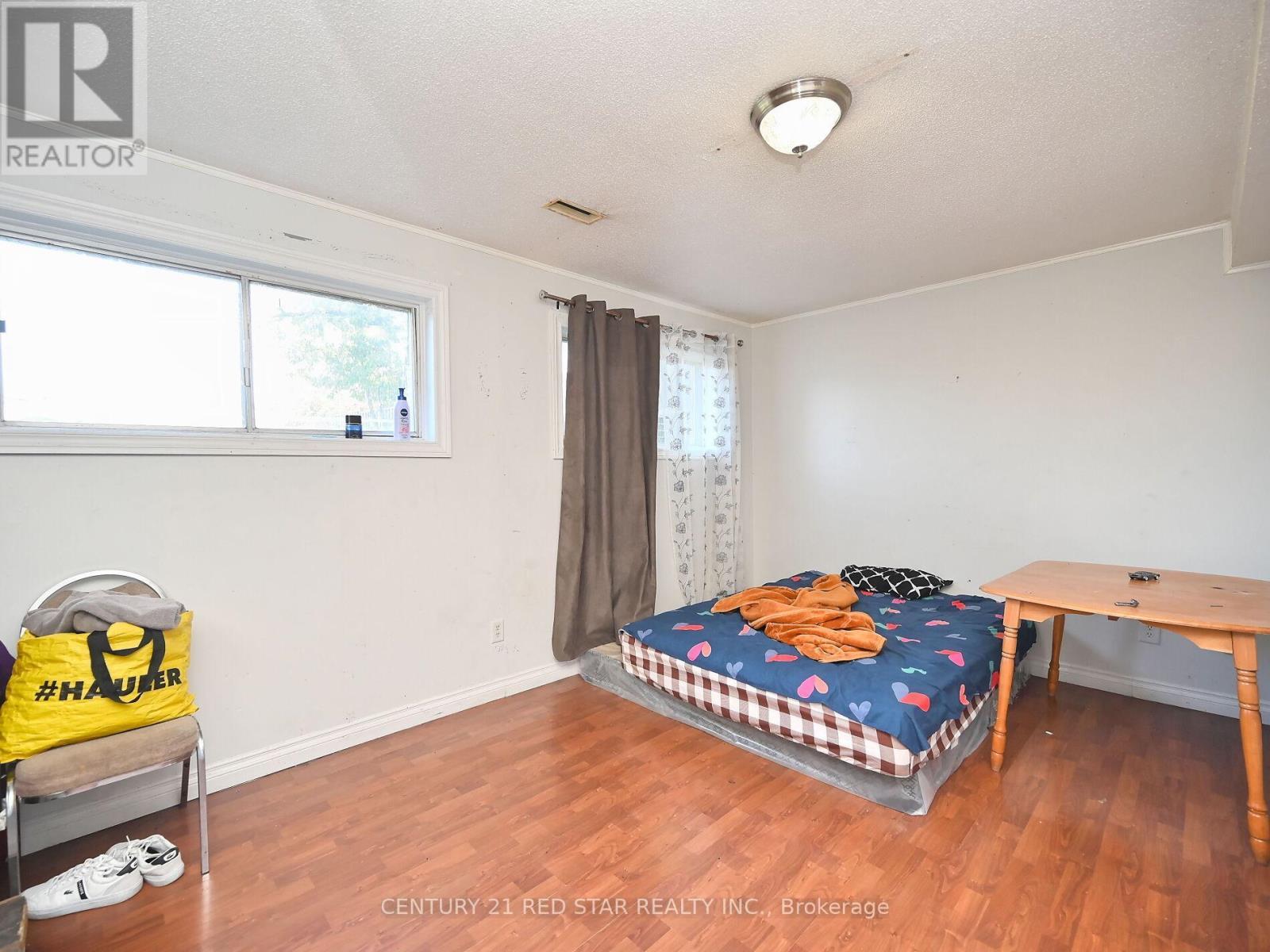 433 Hansen Road N, Brampton, ON - Indoor Photo Showing Bedroom