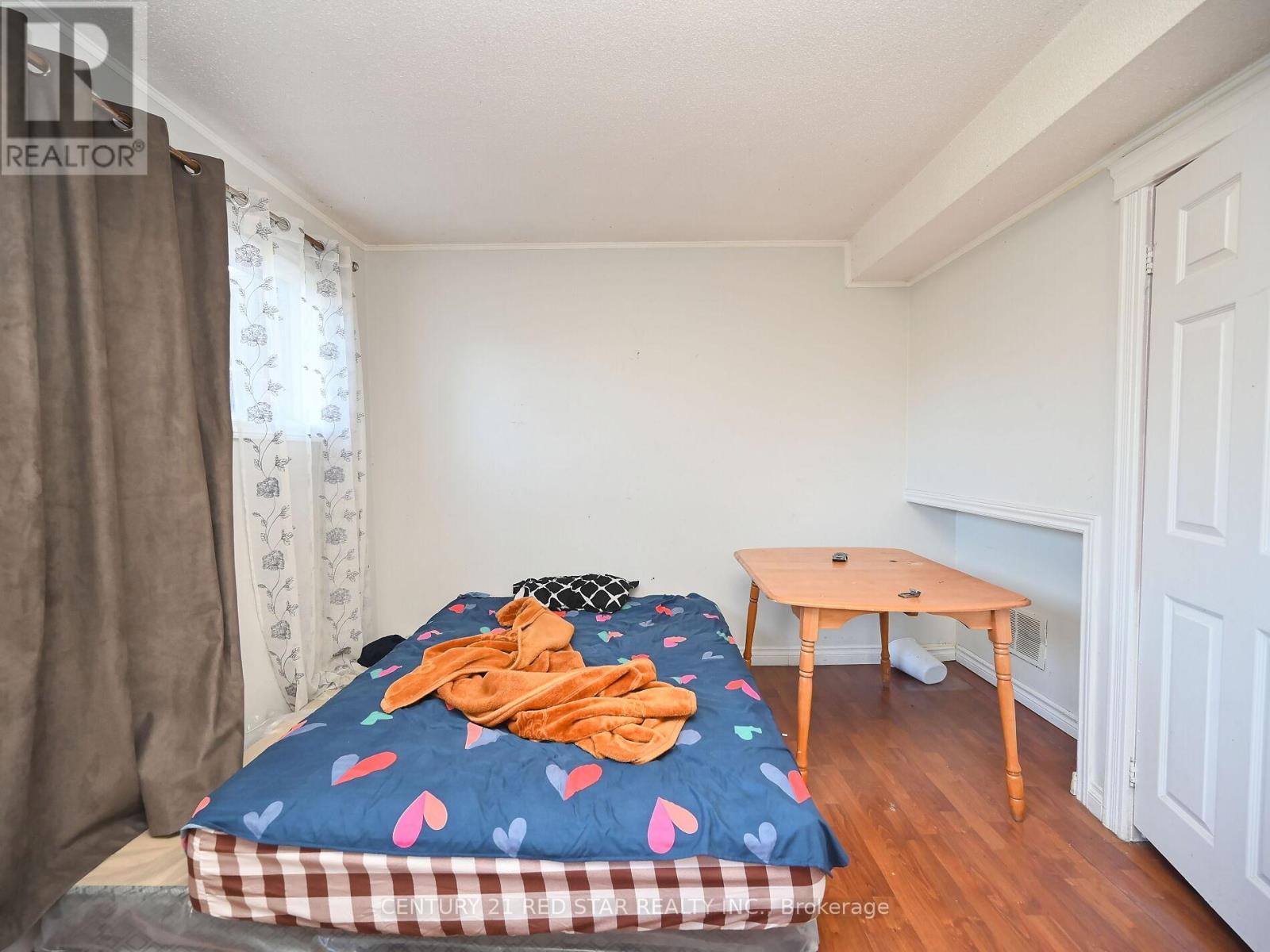 433 Hansen Road N, Brampton, ON - Indoor Photo Showing Bedroom