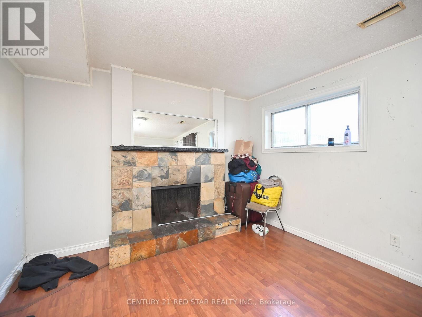 433 Hansen Road N, Brampton, ON - Indoor With Fireplace