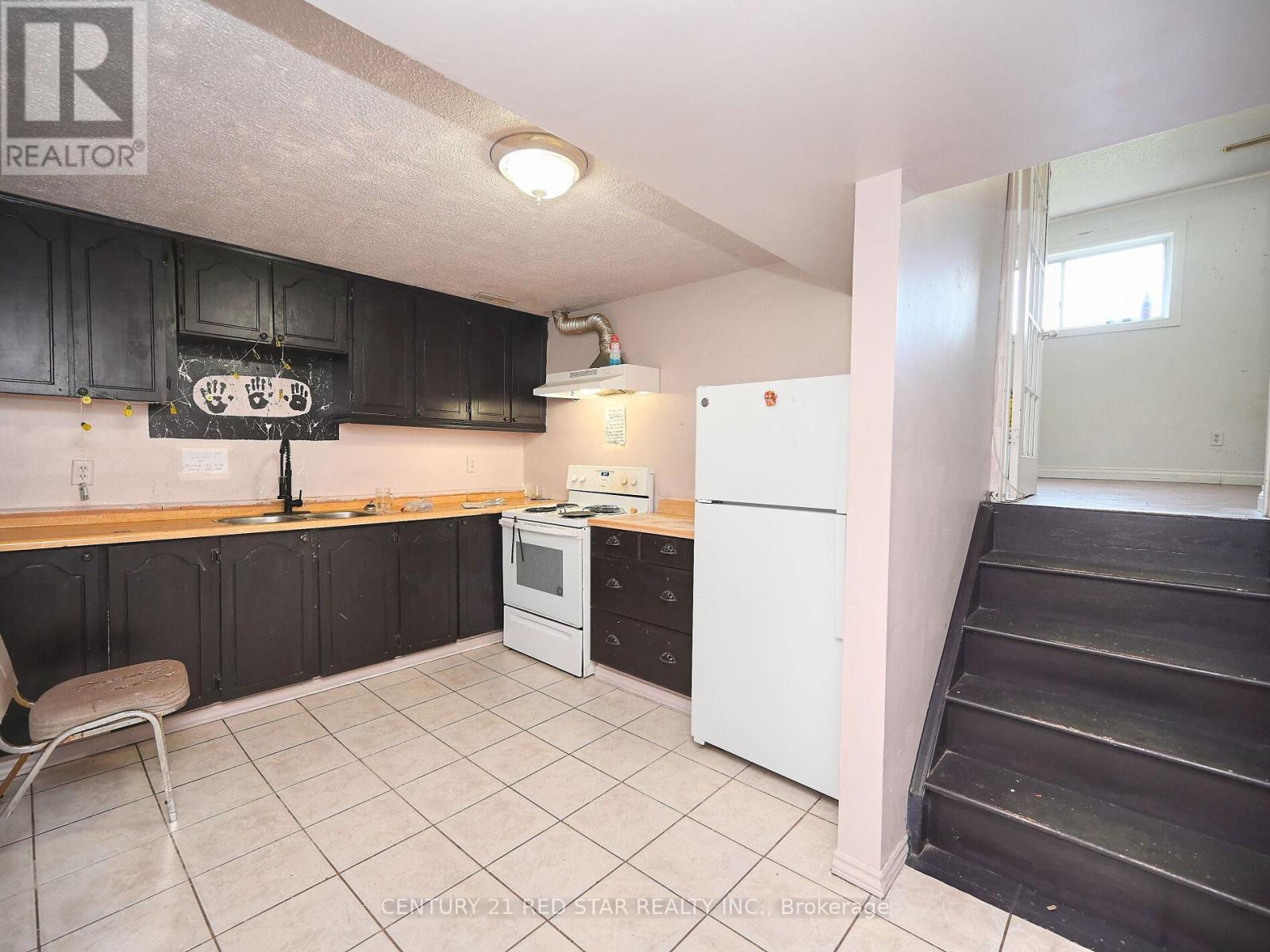 433 Hansen Road N, Brampton, ON - Indoor Photo Showing Kitchen
