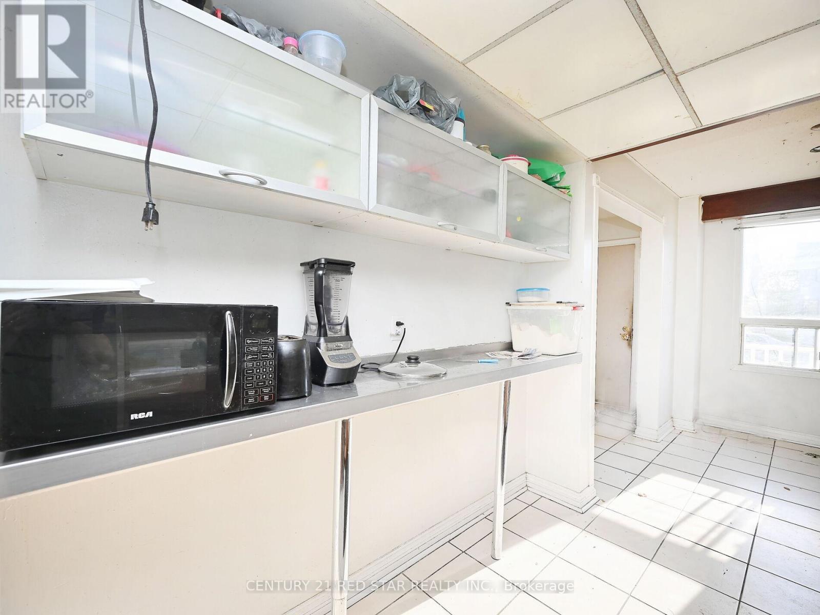 433 Hansen Road N, Brampton, ON - Indoor