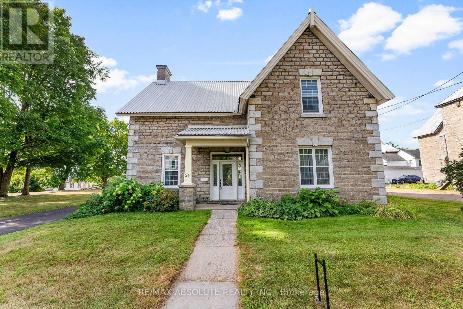 24 Ottawa Street, Arnprior, ON - Outdoor With Facade
