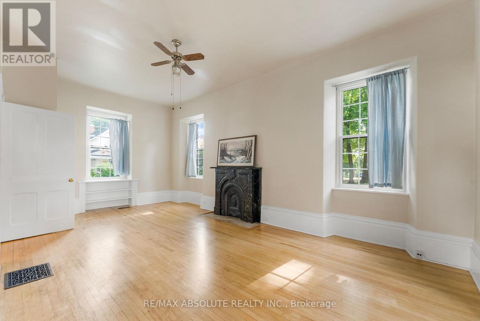 24 Ottawa Street, Arnprior, ON - Indoor