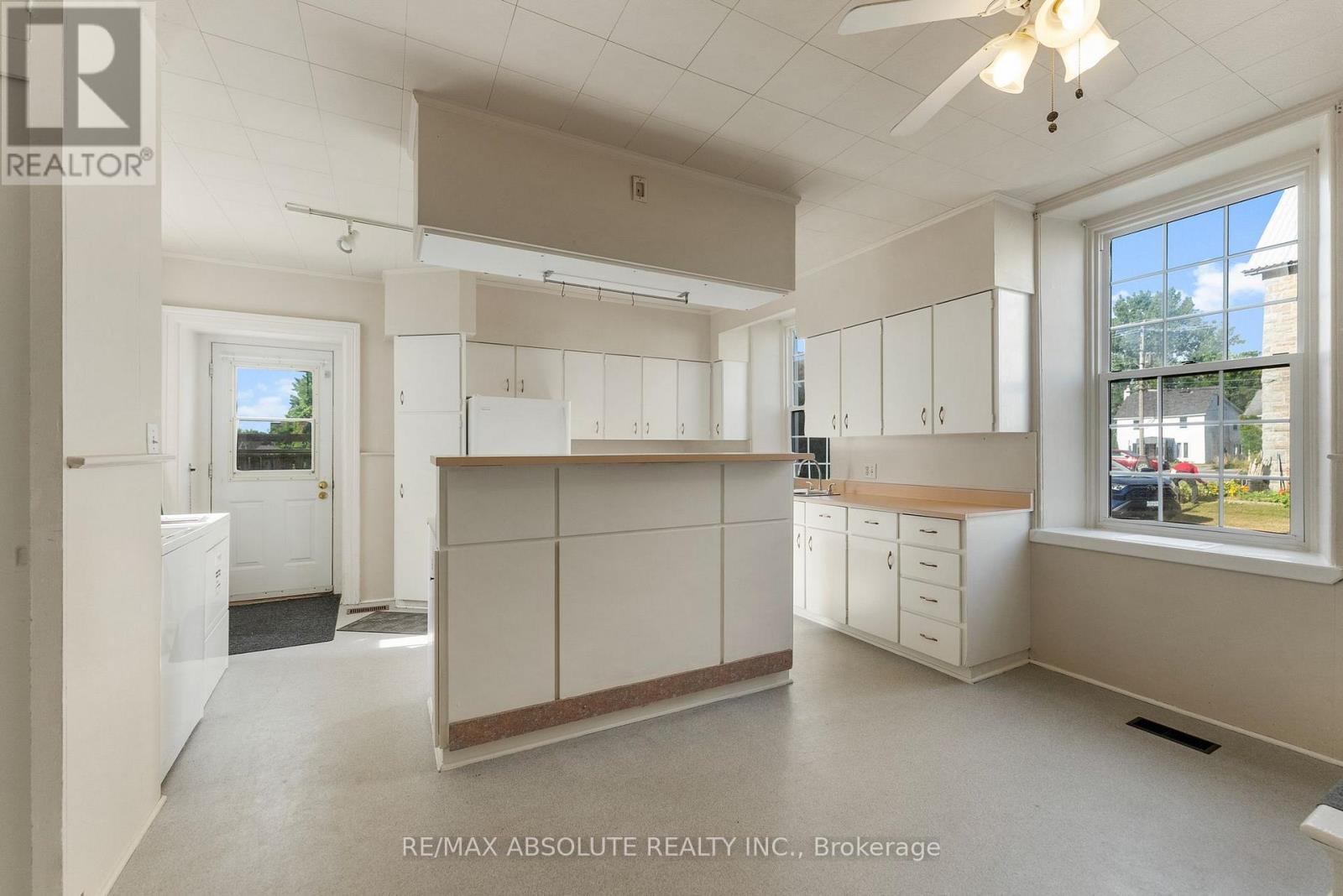 24 Ottawa Street, Arnprior, ON - Indoor Photo Showing Other Room