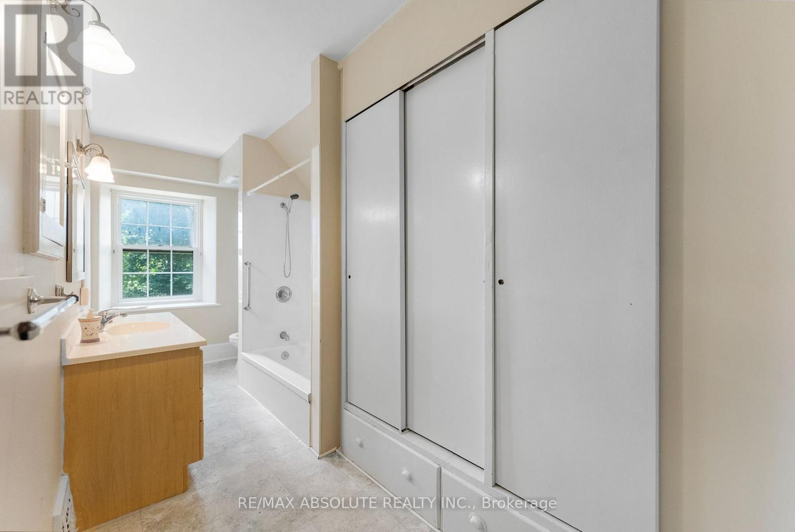 24 Ottawa Street, Arnprior, ON - Indoor