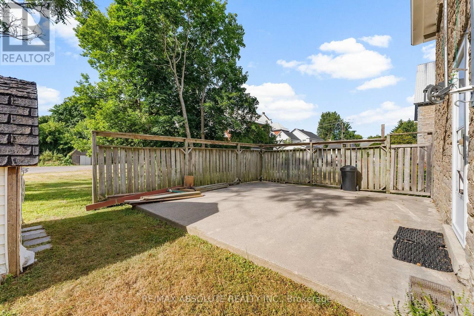 24 Ottawa Street, Arnprior, ON - Outdoor