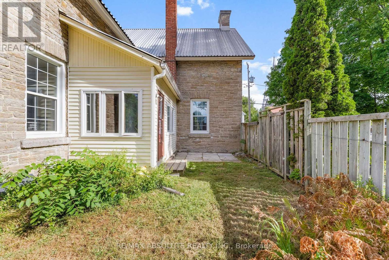 24 Ottawa Street, Arnprior, ON - Outdoor