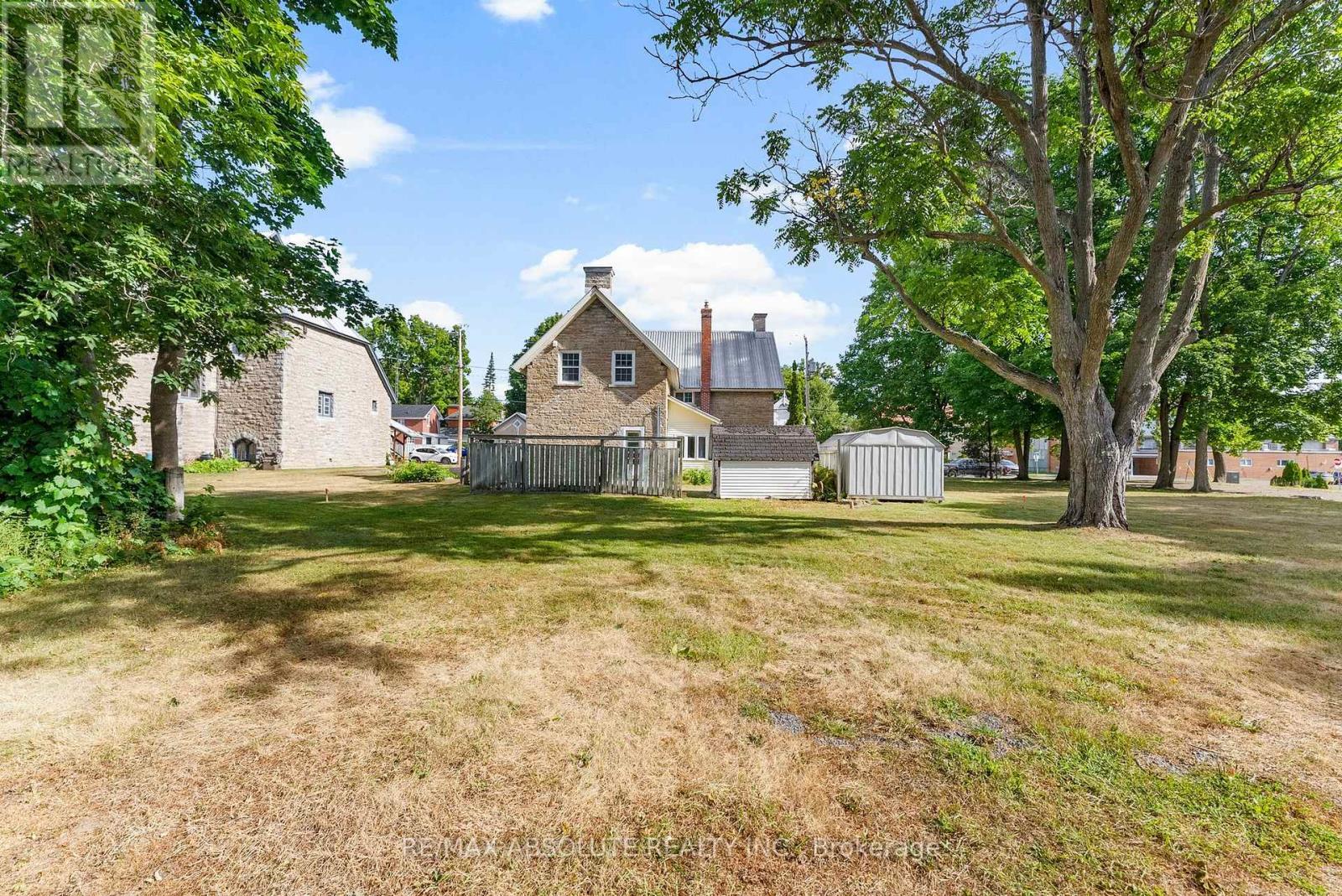 24 Ottawa Street, Arnprior, ON - Outdoor