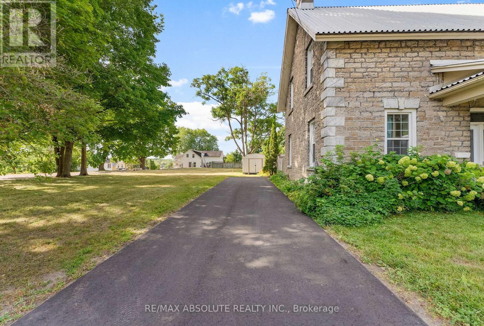 24 Ottawa Street, Arnprior, ON - Outdoor