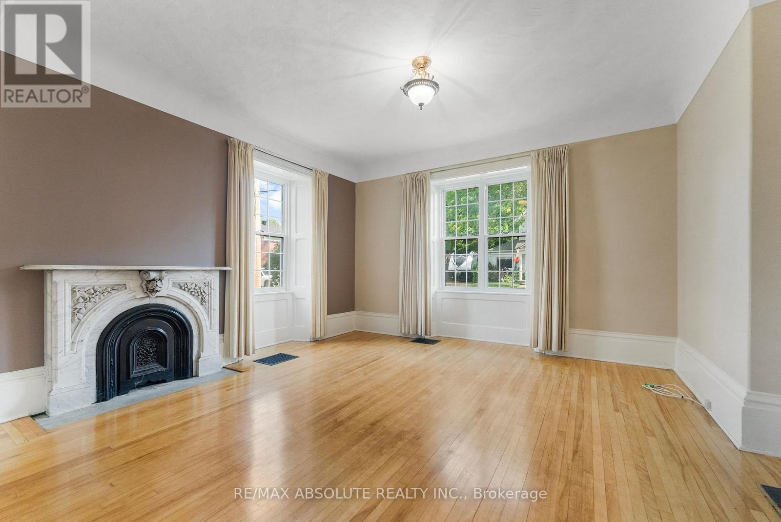 24 Ottawa Street, Arnprior, ON - Indoor